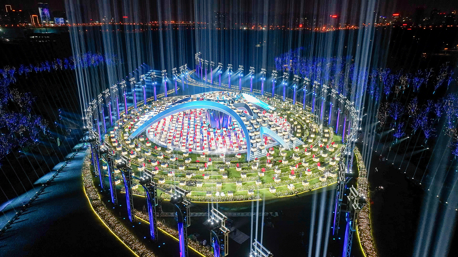 Hefei Spring Festival Gala Sub-Venue: Understanding the City’s “Union” Through Four Moments of Palms Meeting